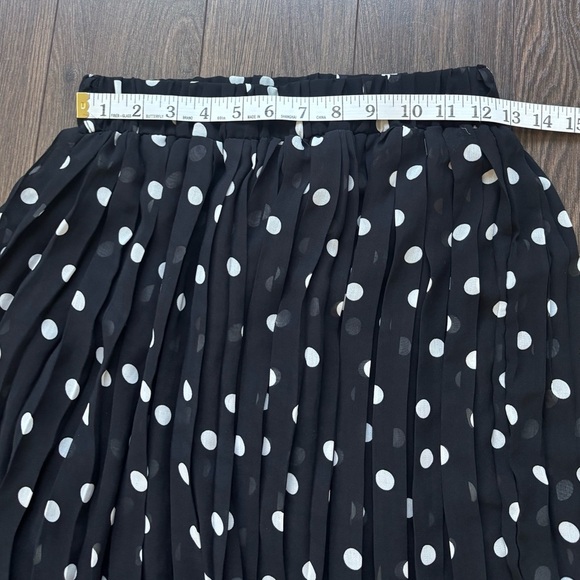 QED LONDON Black and White Polka Dot Midi Pleated Skirt - Picture 12 of 15